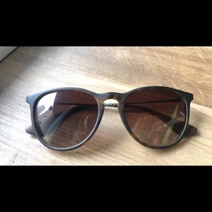 Ray Ban- Erika Classic